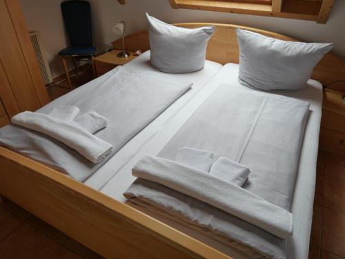 מיטה או מיטות בחדר ב-Ostsee- Apart Rebecca zw Wismar und Boltenhagen