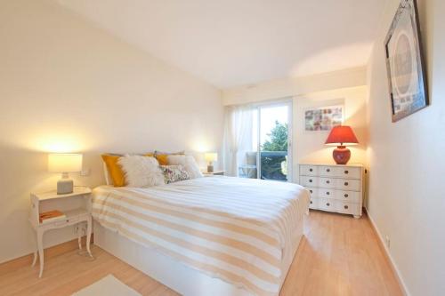 En eller flere senge i et værelse på Face mer : Les Vagues Bauloises