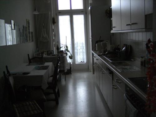 a kitchen with a large window and a table at Privatzimmer Timm in Görlitz