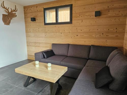 a living room with a couch and a coffee table at Appartement bas de chalet in Font Romeu Odeillo Via