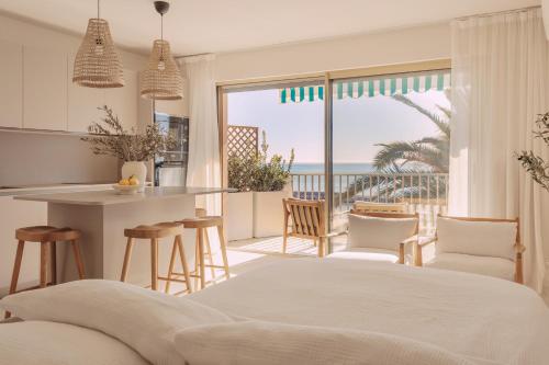a kitchen and living room with a view of the ocean at Soleil Riviera Apartament Côte d’Azur in Roquebrune-Cap-Martin