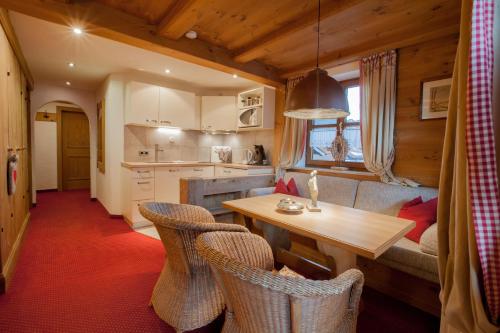 a living room and kitchen with a table and chairs at Das Landhaus in Pfronten