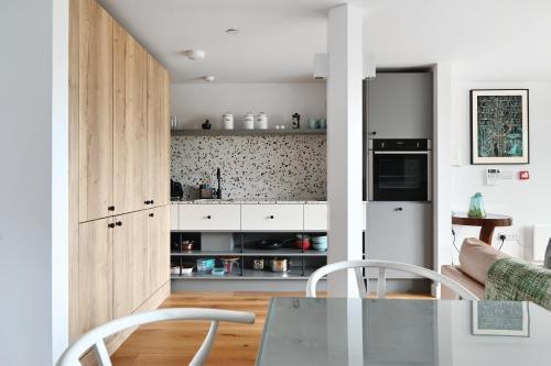 Η κουζίνα ή μικρή κουζίνα στο Beach side apartments in Pett Level near Rye in East Sussex