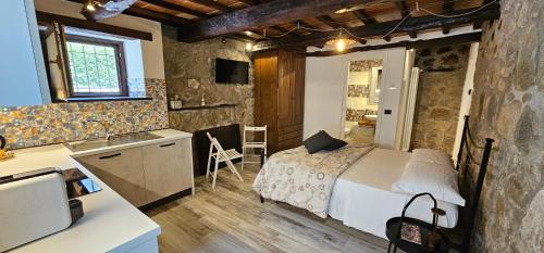 a kitchen and a bedroom with a bed in a room at Il Gaudente B&B in Santa Fiora
