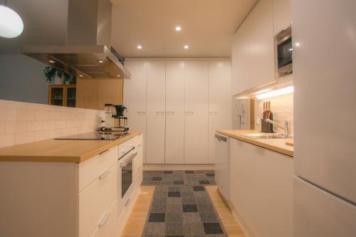 Η κουζίνα ή μικρή κουζίνα στο Newly Built Rovakatu 11 Center Apartment with 2 Bedrooms, sleeps 6