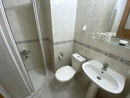 Koupelna v ubytování Prima Hotel