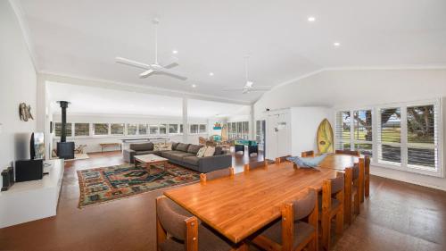 a dining room and living room with a table and chairs at Family Pearl - Pearl Beach in Pearl Beach