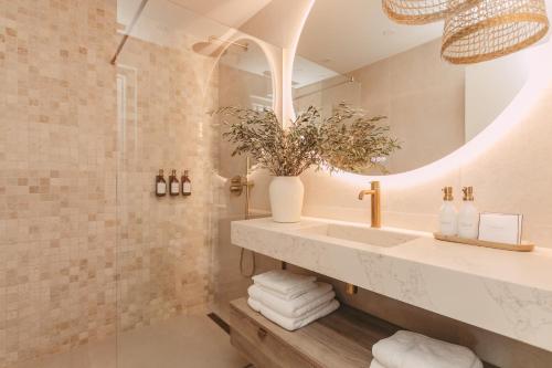 a bathroom with a sink and a mirror at Soleil Riviera Apartament Côte d’Azur in Roquebrune-Cap-Martin