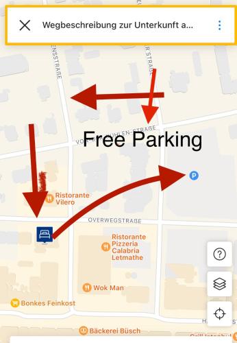 a screenshot of a free parking map with two arrows at JAVU Restaurant & FeWo in Iserlohn