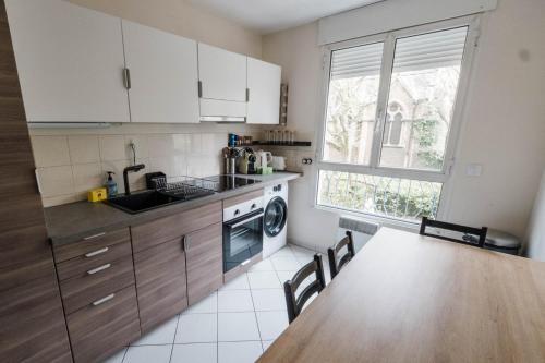 AllinLyon | Balcon calme vue St-Bernard