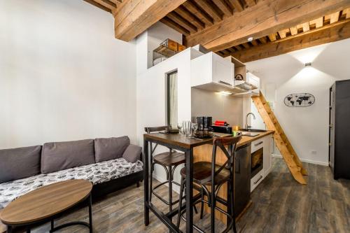 Kuchyňa alebo kuchynka v ubytovaní Cosy studio idéal au cœur de Lyon AIL