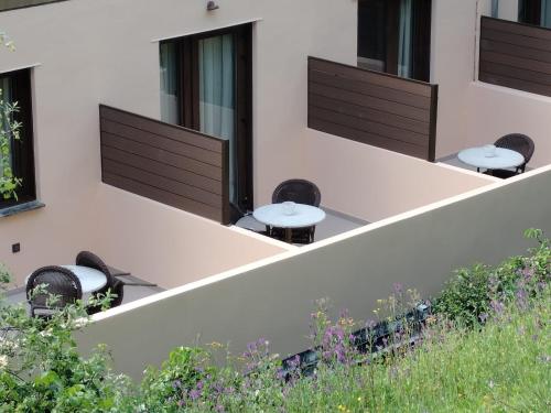 a group of chairs sitting on the side of a building at Hotel Balneario Valle del Jerte in Valdastillas