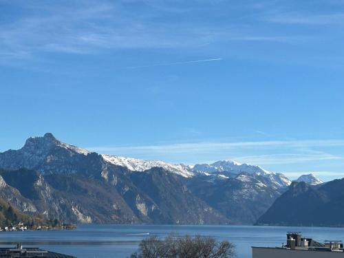 a view of a body of water with snow covered mountains at CityLake G23 Apartments mit kostenloser Parkmöglichkeit !! in Gmunden