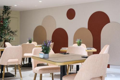 a row of tables and chairs in a waiting room at Catalonia Barcelona 505 in Barcelona