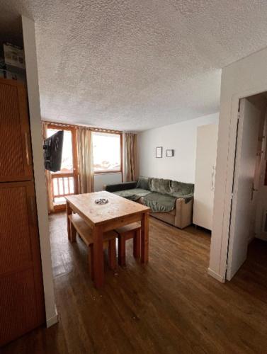 Photo de la galerie de l'établissement Modern apartment at the foot of the slopes, à La Plagne Tarentaise