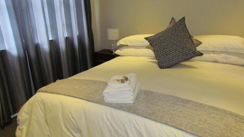 Ένα ή περισσότερα κρεβάτια σε δωμάτιο στο Comfortable Furnished Apartment Wi-fi free Parking