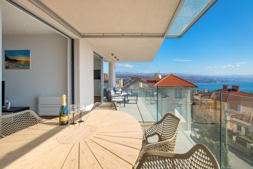 Exclusive Condo SOHO Opatija center with pool and terrace