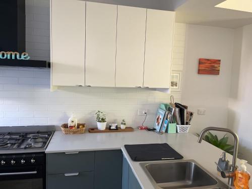 Dapur atau dapur kecil di Abby’s Beach Villa