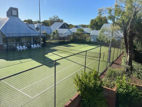 Tenis dan/atau kemudahan skuasy di Abby’s Beach Villa atau berdekatan