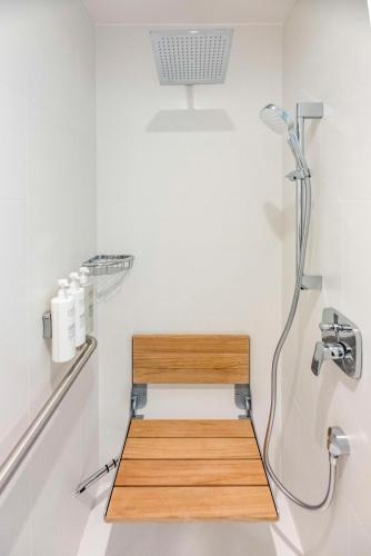 Bagno di Embassy Suites By Hilton Aruba Beach Resort
