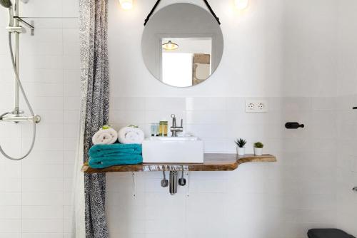 a bathroom with a sink and a mirror at Apto Azahara - Casa San Marcial in Triana
