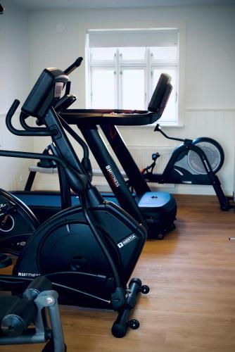 a gym with several exercise bikes in a room at Plesners Badehotel in Skagen