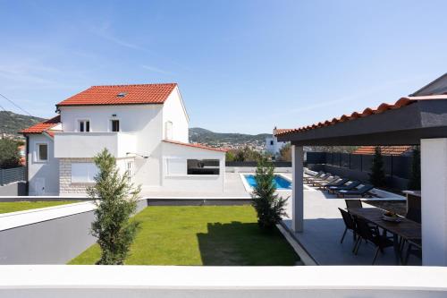 Villa Stone - Pool house 100 meters from the beach