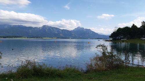 a large body of water with mountains in the background at Beim Winkel Max in Trauchgau