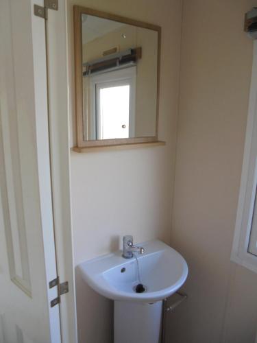 a bathroom with a sink and a mirror at Seaview Ingoldmells Bromley 10 Berth 4 Bedrooms FREE WIFI in Ingoldmells