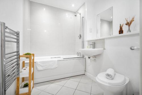 a white bathroom with a sink and a toilet at Large City Centre Apartment - Balcony - Free Wifi & Netflix 85S in Birmingham
