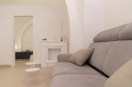 a living room with a couch and a fireplace at Apartment - White Place - Affitti Brevi Italia in Manfredonia