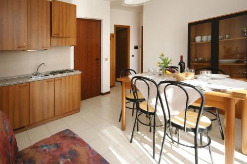 Η κουζίνα ή μικρή κουζίνα στο Hotel Residence La Rotonda