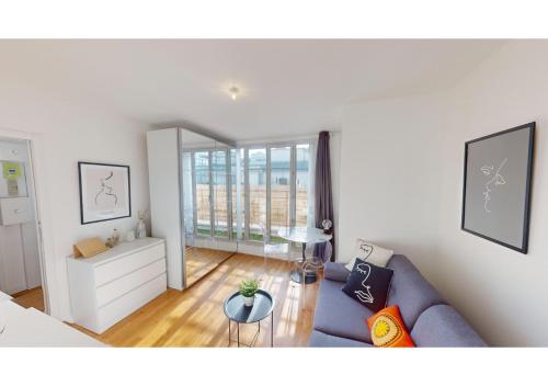 Gallery image of JOIVY Modern Studio with Eiffel Tower View in Paris