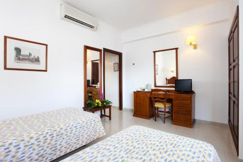 Ένα ή περισσότερα κρεβάτια σε δωμάτιο στο Hotel Sis Pins