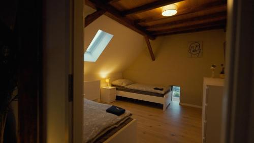 En eller flere senge i et værelse på Monteurzimmer Pavan, L10 KEINE FERIENWOHNUNG