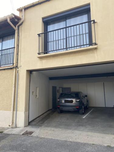 a car is parked inside of a garage at Appartement spacieux in Cases-de-Pène