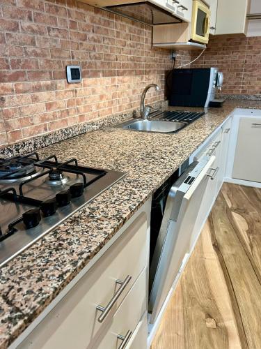 Dapur atau dapur kecil di Cozy Apartment