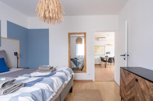 a bedroom with a bed and a dining room at 30m zum Meer, Privatparkplatz, Balkon, Netflix in Medulin