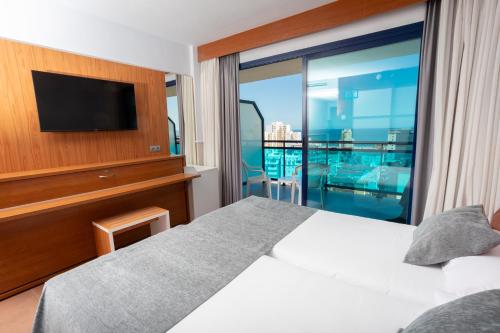 Postel nebo postele na pokoji v ubytování Hotel Cibeles Playa