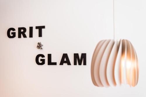 GuestReady - Grit & Glam