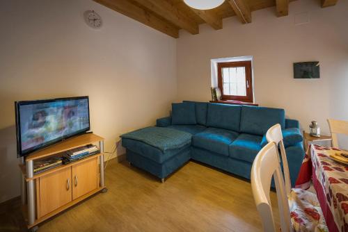 TV a/nebo společenská místnost v ubytování Albergo Diffuso Forgaria Monte Prat