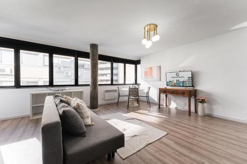 GuestReady - Gray Tones