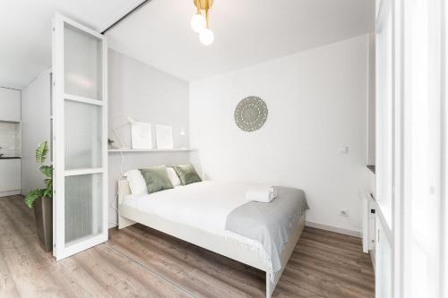 GuestReady - Gray Tones