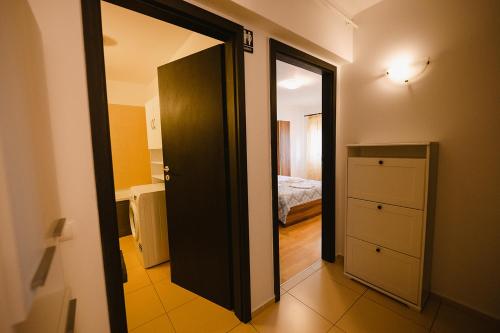 a hallway with a door leading to a bedroom at Privilegio apartment - Centru Civic - Afi Mall in Braşov