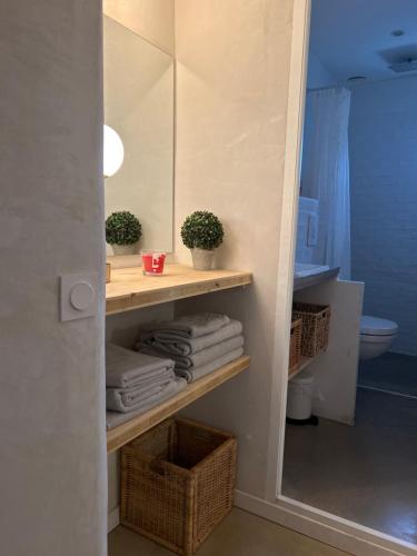 Een badkamer bij Les Logis de la Combette