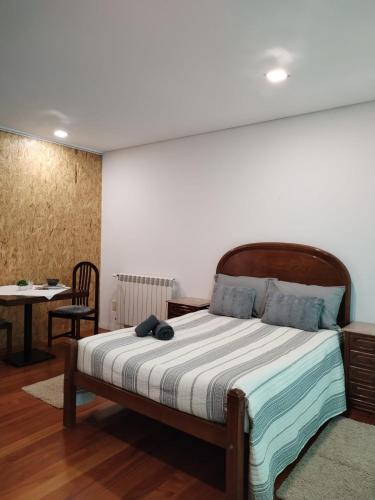 Ένα ή περισσότερα κρεβάτια σε δωμάτιο στο Quarto próximo a praia Vila Nova de Gaia