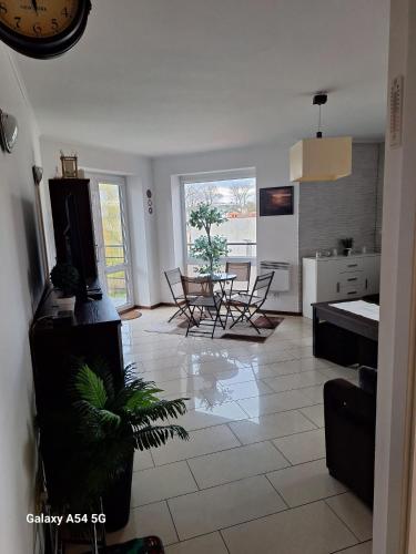 Apartament z basenem do 8 miejsc noclegowych