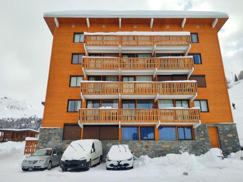 Appartement rénové 2 pièces pour 6 personnes à 50m des pistes, calme, balcon vue Mont Blanc
