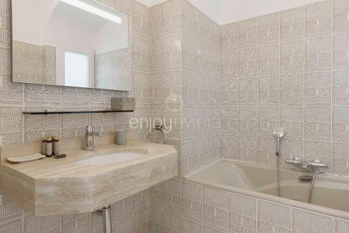 Palais Miramar - Suite & G17 - Vue Mer - Croisette Emplacement Unique -20 Plage - WIFI - Clim