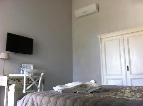 Televízia a/alebo spoločenská miestnosť v ubytovaní Skipper White Guest House